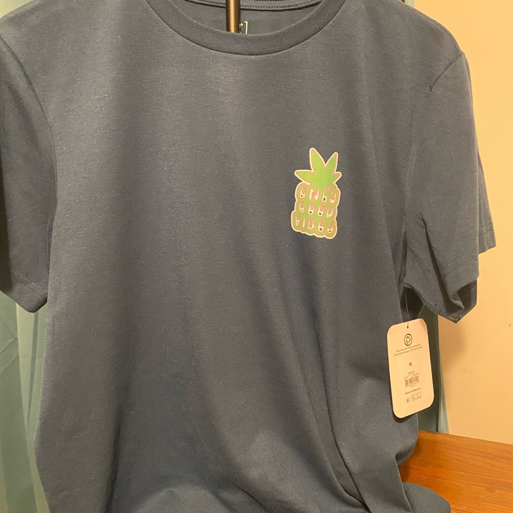 NEW!! DOUBLE SIDED- ONLY GOOD VIBES- BUGS BUNNY/ WEED tee - Picture 5 of 8
